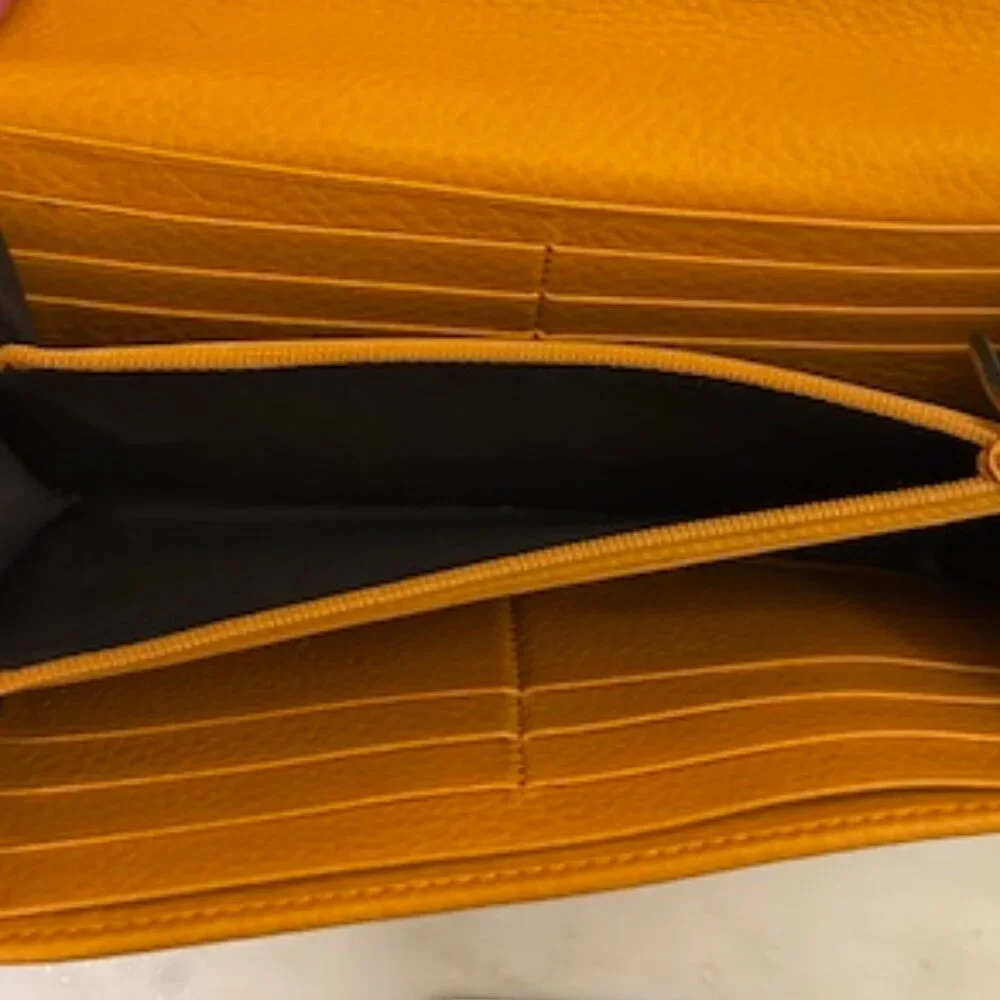 Authentic Gucci long wallet - Picture 6 of 9